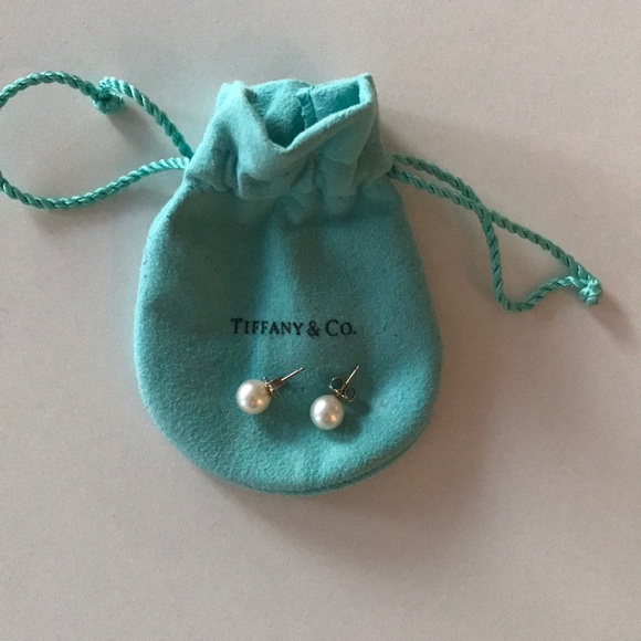 TIFFANY PEARL STUD EARRINGS